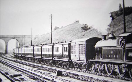 A train consisting of mainly 30' 1" carriages
